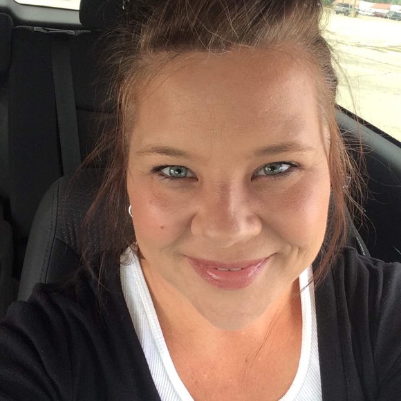 Meet your Posher, Tiffany - Picture 1 of 1